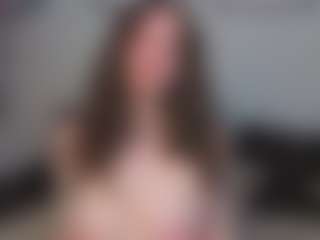 EmelineMooring's Live Sex Cam Show