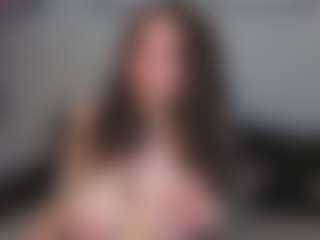 EmelineMooring's Live Sex Cam Show