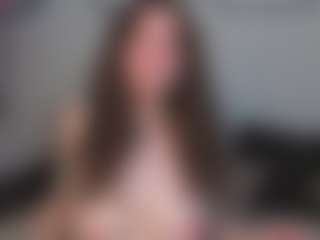 EmelineMooring's Live Sex Cam Show