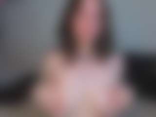 EmelineMooring's Live Sex Cam Show