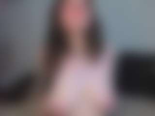 EmelineMooring's Live Sex Cam Show
