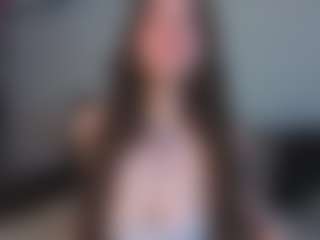 EmelineMooring's Live Sex Cam Show