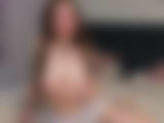 EmelineMooring's Live Sex Cam Show