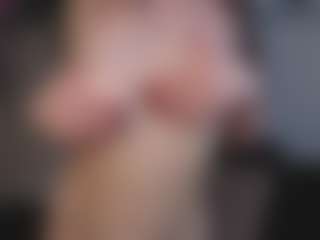 EmelineMooring's Live Sex Cam Show