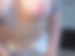 EmelineMooring's Live Sex Cam Show