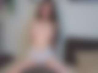 EmelineMooring's Live Sex Cam Show