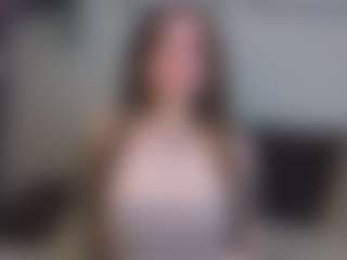 EmelineMooring's Live Sex Cam Show