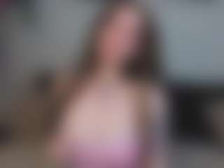EmelineMooring's Live Sex Cam Show
