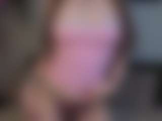 EmelineMooring's Live Sex Cam Show