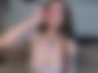 Live cam show with EmelineMooring - Smoking on AdultVida.com
