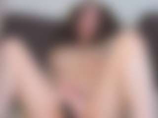 Live cam show with EmelineMooring - Ass Bouncing on livesuperchat.net