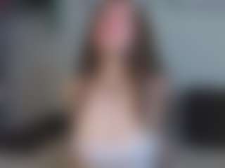EmelineMooring's Live Sex Cam Show