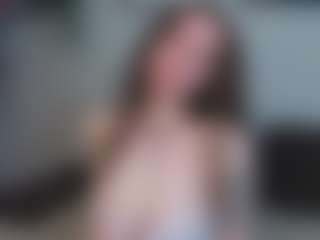 EmelineMooring's Live Sex Cam Show
