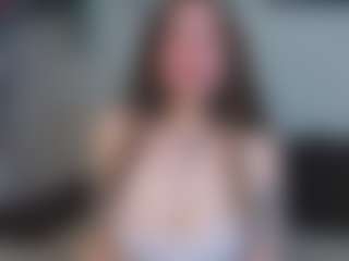 EmelineMooring's Live Sex Cam Show