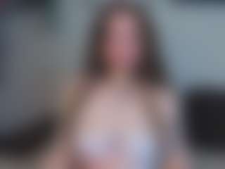 EmelineMooring's Live Sex Cam Show