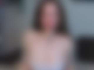 EmelineMooring's Live Sex Cam Show