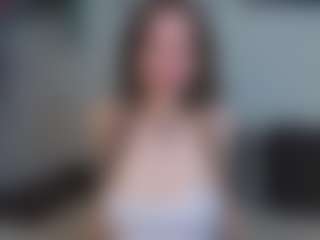 EmelineMooring's Live Sex Cam Show