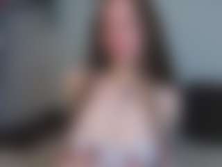 EmelineMooring's Live Sex Cam Show