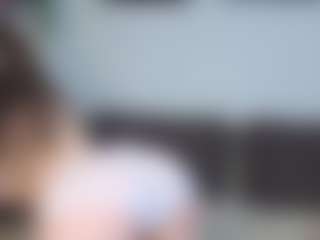 EmelineMooring's Live Sex Cam Show