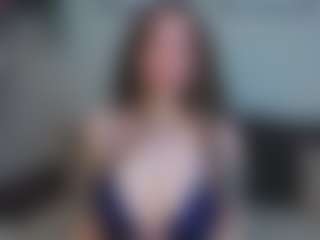 EmelineMooring's Live Sex Cam Show