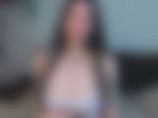 Live cam show with EmelineMooring - Petite on eurowanks.com