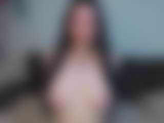 EmelineMooring's Live Sex Cam Show