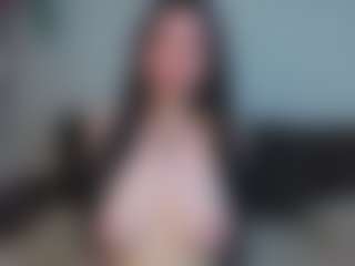 EmelineMooring's Live Sex Cam Show