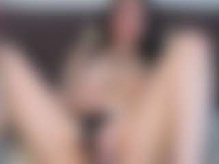EmelineMooring's Live Sex Cam Show