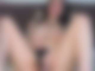 EmelineMooring's Live Sex Cam Show