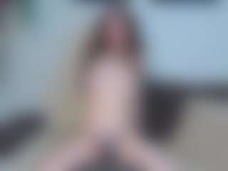 EmelineMooring's Live Sex Cam Show