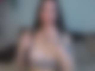 EmelineMooring's Live Sex Cam Show