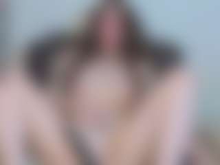 EmelineMooring's Live Sex Cam Show