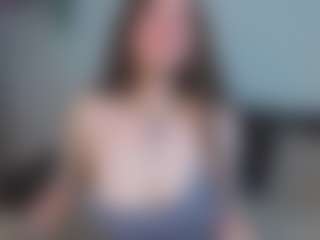 EmelineMooring's Live Sex Cam Show