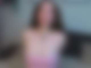 EmelineMooring's Live Sex Cam Show