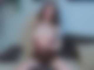EmelineMooring's Live Sex Cam Show