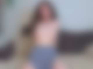 EmelineMooring's Live Sex Cam Show