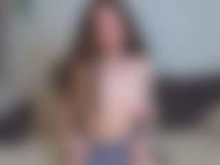 EmelineMooring's Live Sex Cam Show