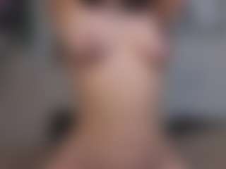 EmelineMooring's Live Sex Cam Show