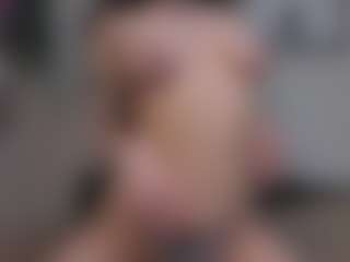 EmelineMooring's Live Sex Cam Show