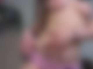 EmelineMooring's Live Sex Cam Show