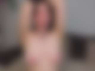 EmelineMooring's Live Sex Cam Show