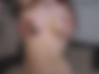 EmelineMooring's Live Sex Cam Show