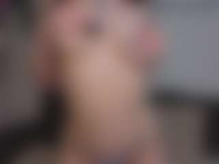 EmelineMooring's Live Sex Cam Show