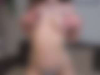 EmelineMooring's Live Sex Cam Show