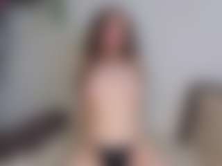 EmelineMooring's Live Sex Cam Show
