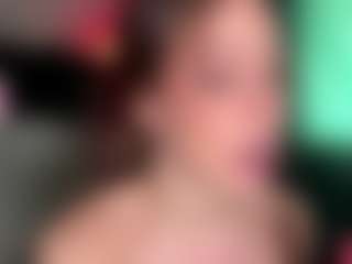 Live cam show with KatiaCogbill - Teen (18+) on TeamSkeetLive