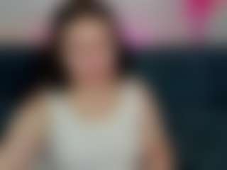 Live cam show with Maya-Raay - Cute on Milfs Live