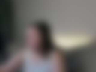 Live cam show with Maya-Raay - Average on TeamSkeetLive