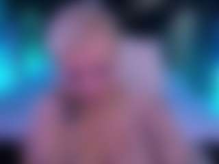 Live cam show with CrystalVibe - Facial on Camsoda