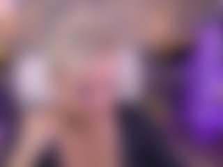 Live cam show with CrystalVibe - Facial on Camsoda